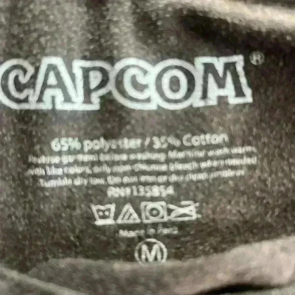 Capcon street fighter tee. Medium. Used good condition. No tips or holes - Picture 3 of 7